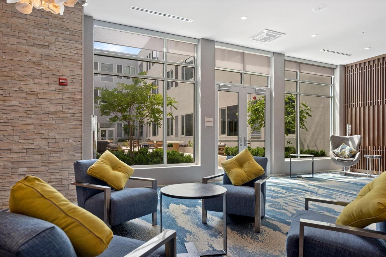 Element Hampton Peninsula Town Center Hotel Exterior photo